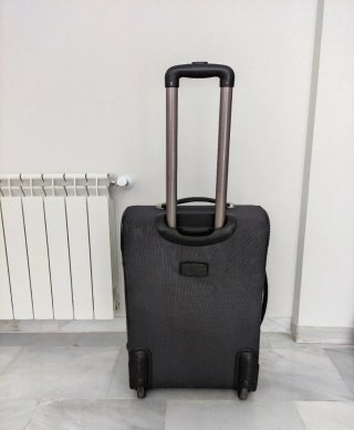 MALETA MEDIANA DE GRAN CALIDAD EN PERFECTO ESTADO