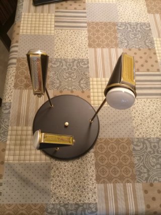Lámpara de techo redonda de 3 focos LED.