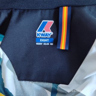 Giubbottino K-Way nero con zip colorata