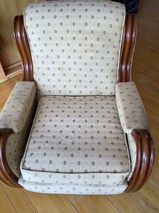 Sofá y 2 butacas de tela y madera