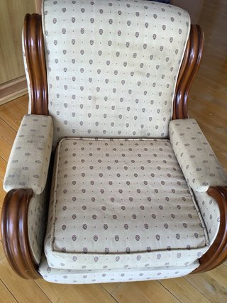 Sofá y 2 butacas de tela y madera