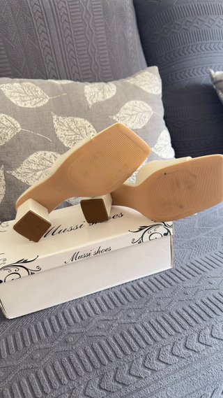 Sandalias AMISU tacón beige/blanco