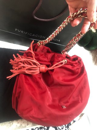 Purificación García Bolso Rojo Cadena Dorada