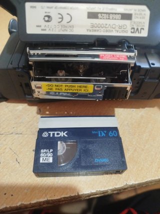 Videocámara JVC Plata y Negra