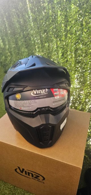 Casco  nuevo marca Vinz Kioto Negro con visera sol
