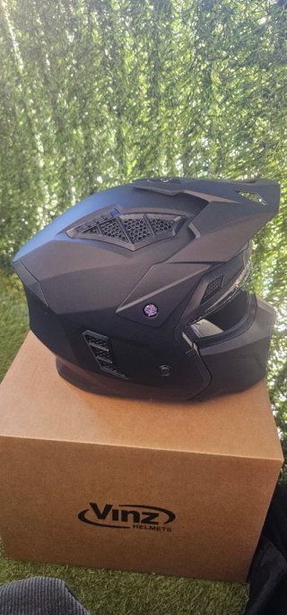 Casco  nuevo marca Vinz Kioto Negro con visera sol