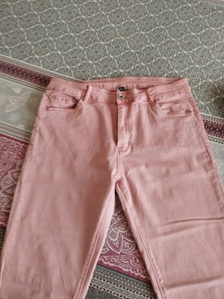 Pantalones vaqueros y rosas T42