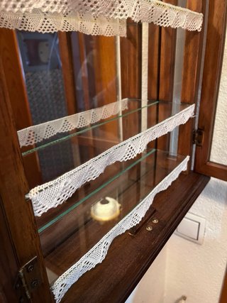Vitrina de madera y cristal para colecciones