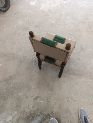 Silla pequeña vintage para restaurar