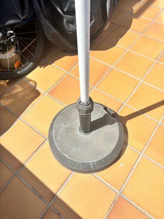 Parasol con pie