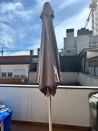 Parasol con pie