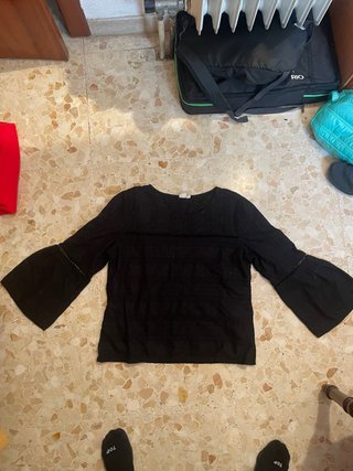 Blusa GAP negra manga acampanada