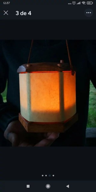 Lámpara artesanal medieval de madera