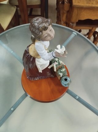 Figura Tengra Niña con Pajarito