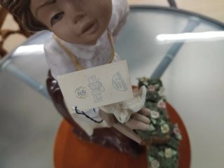 Figura Tengra Niña con Pajarito