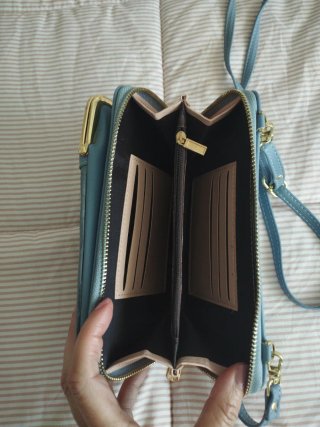Bolso pequeño azul con cadena