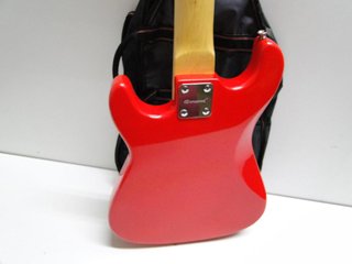 GUITARRA ELECTRICA 1/2 CON FUNDA (179901)