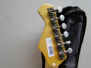 GUITARRA ELECTRICA 1/2 CON FUNDA (179901)