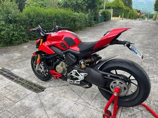 Ducati Streetfighter V4S
