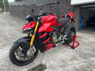 Ducati Streetfighter V4S