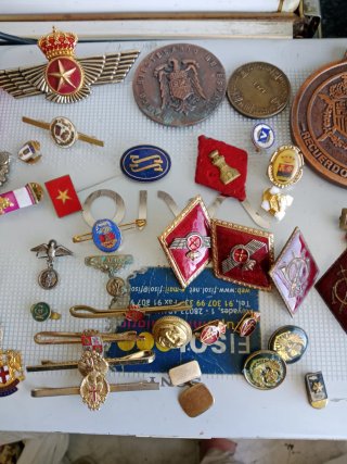Lote militar insignias y medallas