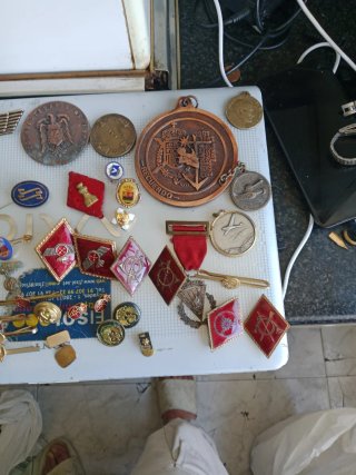 Lote militar insignias y medallas