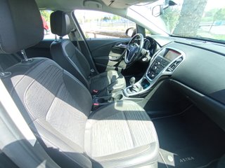 Opel Astra carroceria familiar 2015 todo al día.