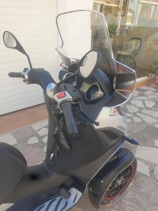 Piaggio 300cc Sport Maxi-Scooter