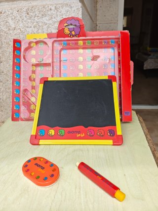 Pizarra Giotto Be-Bè con tizas y accesorios 2 años