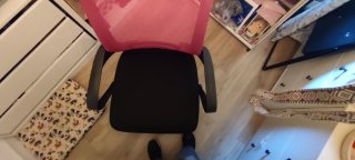 Silla de escritorio negra y rosa