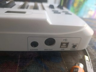 Controlador MIDI Samson Carbon 49