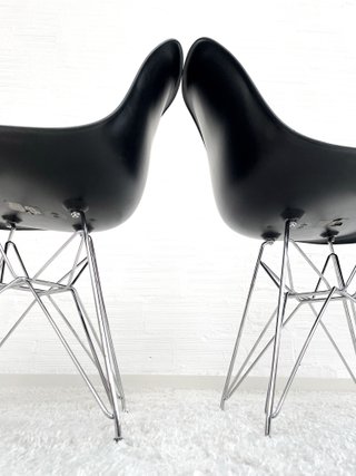 SILLAS DSR POR RAY & CHARLES EAMES PARA VITRA