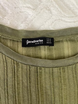 Camiseta verde kaki Stradivarius