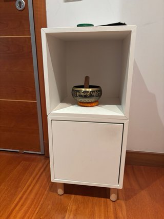 Mueble EKET blanco y madera