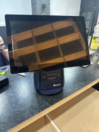 Pantalla TPV Epos Now con impresora