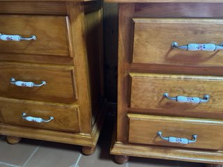 Mesita de noche de madera con cajones 20€ la unida