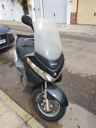 Suzuki Burgman 125cc Negra