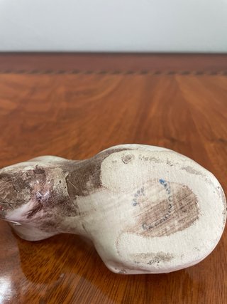 Figura de porcelana con rosa