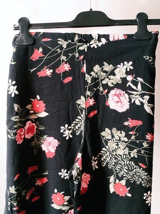 Pantaloni estivi floreali neri rosa M