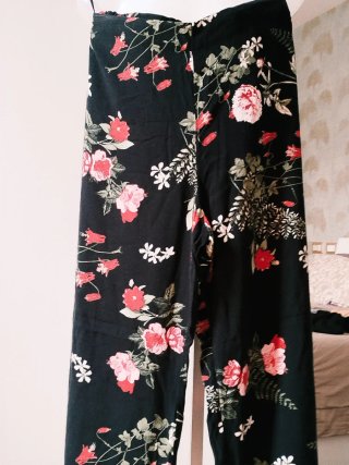 Pantaloni estivi floreali neri rosa M