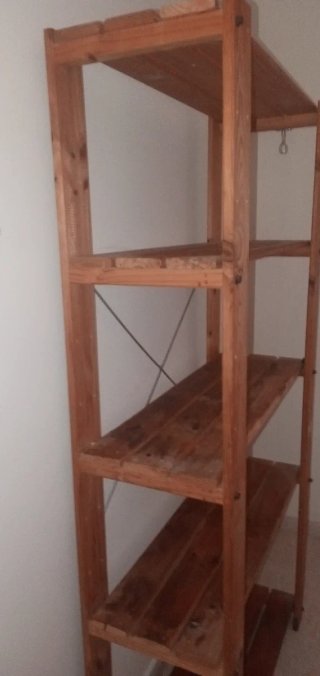 Estantería de madera maciza
