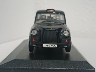 Coche taxi Londres 1:43 con fallo