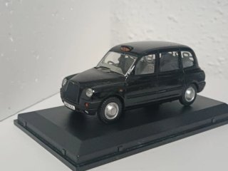 Coche taxi Londres 1:43 con fallo