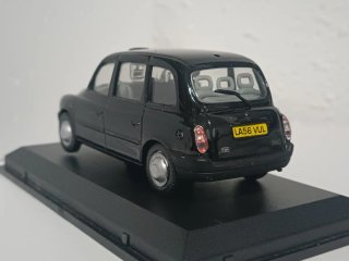 Coche taxi Londres 1:43 con fallo