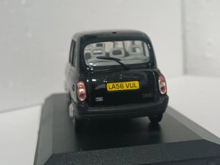 Coche taxi Londres 1:43 con fallo
