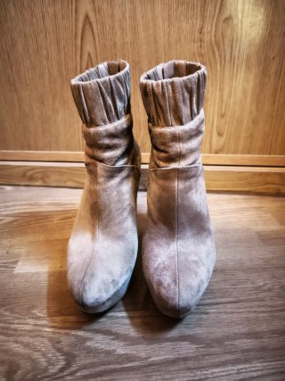 Botines beige ante mujer
