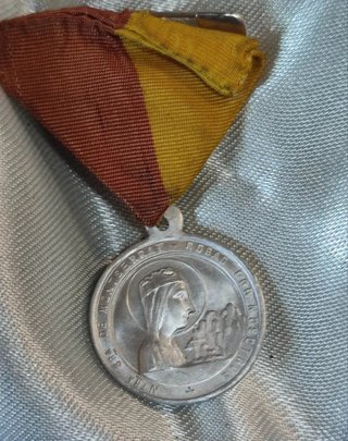 Broche antiguo Monserrat y Jesús principios S.XX
