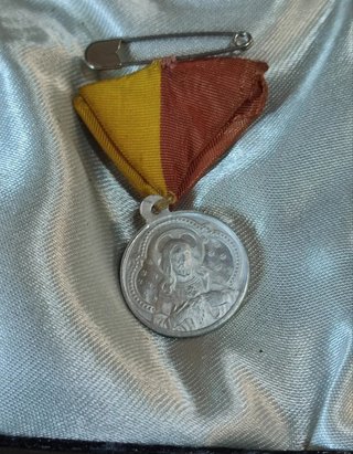 Broche antiguo Monserrat y Jesús principios S.XX