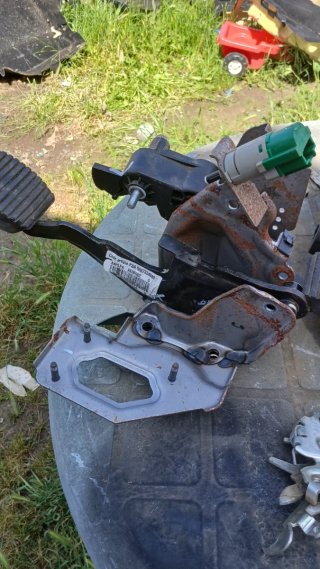Pedal de embrague PSA 9607334080