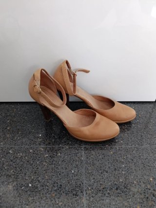Zapatos Wonders piel tacón beige talla 39